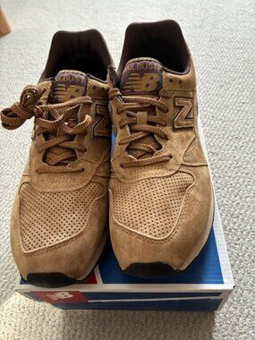 Running shoes. NEW BALANCE  Trailblazer TBTBKB. Sz 10 - tan suede leather